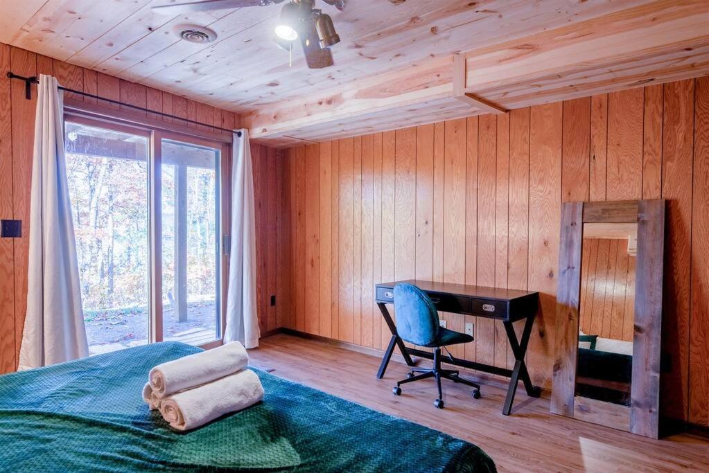 Fall Getaway Resort-3 King Suites, Dog-Friendly Seeley Экстерьер фото