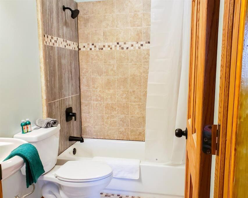 Fall Getaway Resort-3 King Suites, Dog-Friendly Seeley Экстерьер фото
