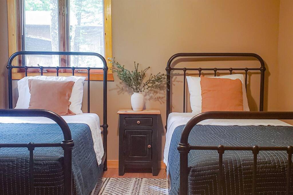 Fall Getaway Resort-3 King Suites, Dog-Friendly Seeley Экстерьер фото
