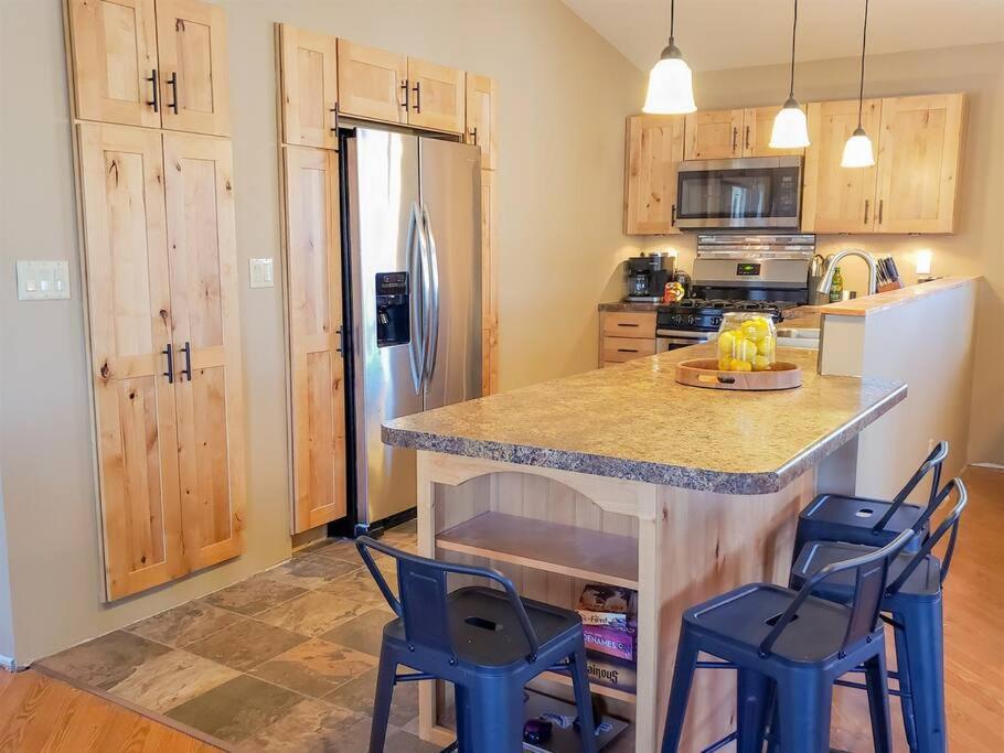 Fall Getaway Resort-3 King Suites, Dog-Friendly Seeley Экстерьер фото